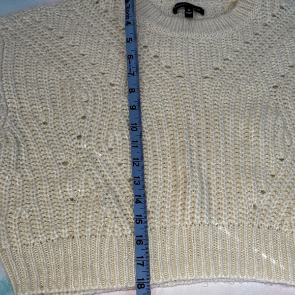 Kendall & Kylie Cropped Ivory Sweater in Size Small - Picture 7 of 9
